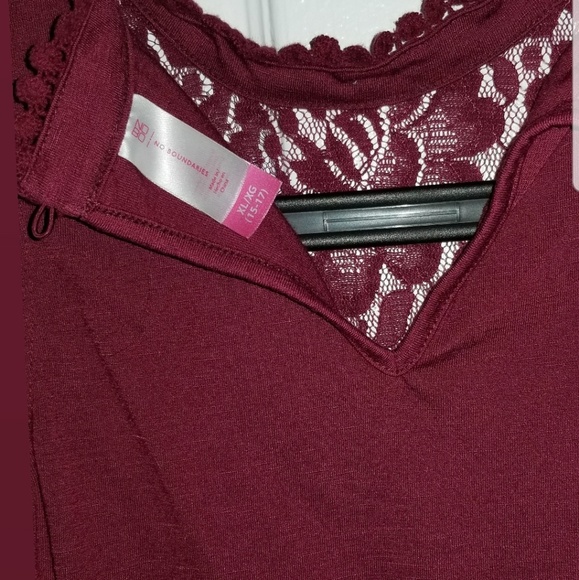 Ladies keyhole back top - Picture 4 of 5